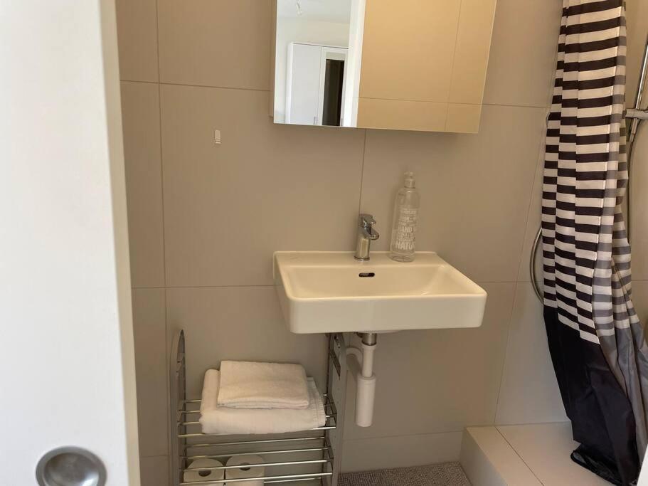 Studio Proche De La Gare ! Apartment Lausanne Ngoại thất bức ảnh