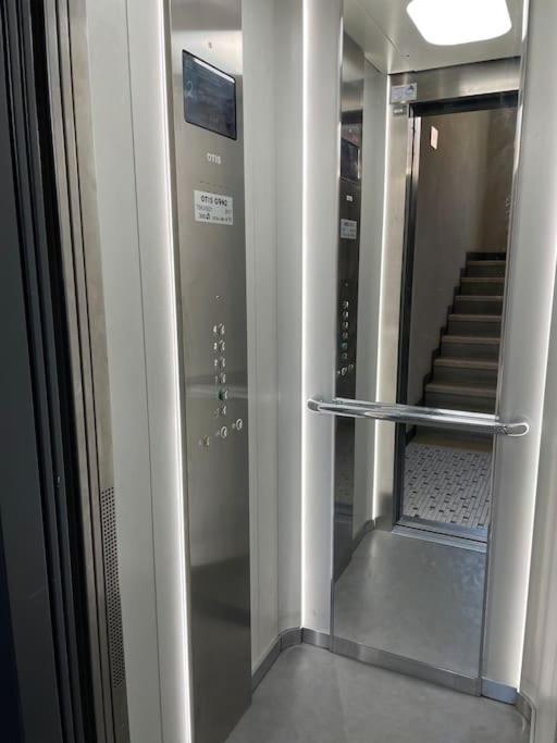 Studio Proche De La Gare ! Apartment Lausanne Ngoại thất bức ảnh